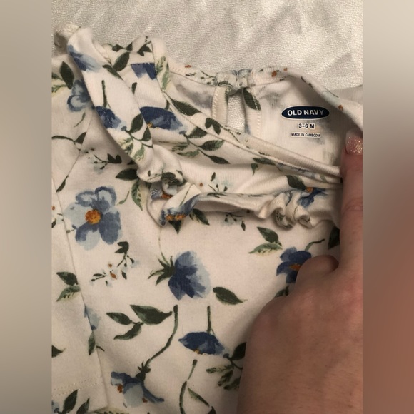 Long Sleeve Onesie from Old Navy 3-6mo Girl - Picture 2 of 3